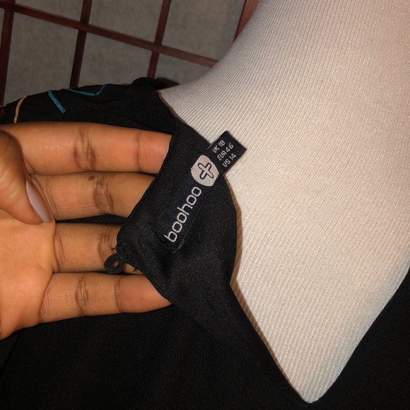 Boohoo Embroidered Shift Dress - Picture 7 of 8